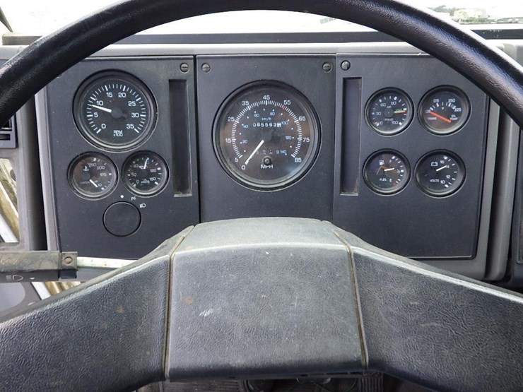 2003-freightliner-fc70-image-41