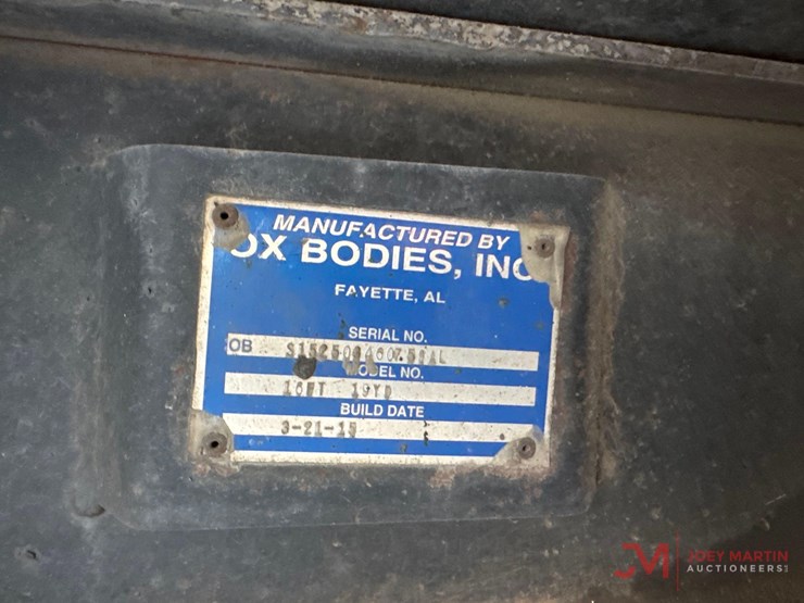 2016-mack-gu713-grantie-tri-axle-dump-truck-image-8