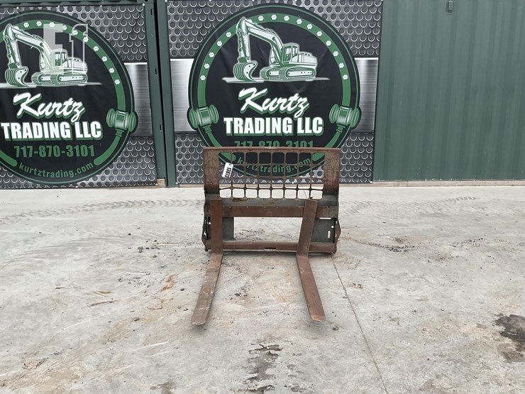 bobcat-pallet-forks-image-1