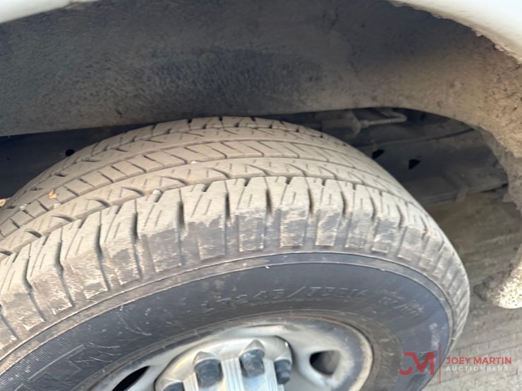 2019-gmc-cargo-van-image-8