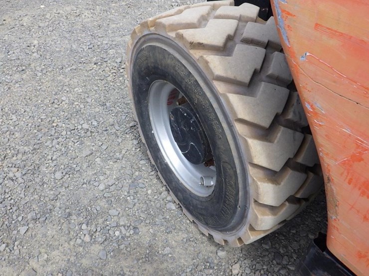 2015-jlg-g5-18a-image-21