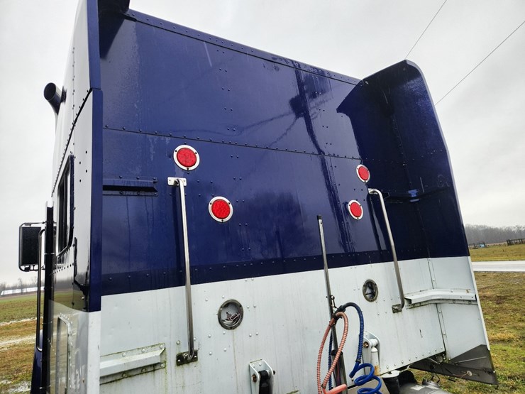 2007-peterbilt-379-image-26