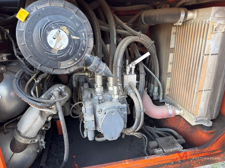 2019-hamm-hd+120i-double-drum-roller-image-8