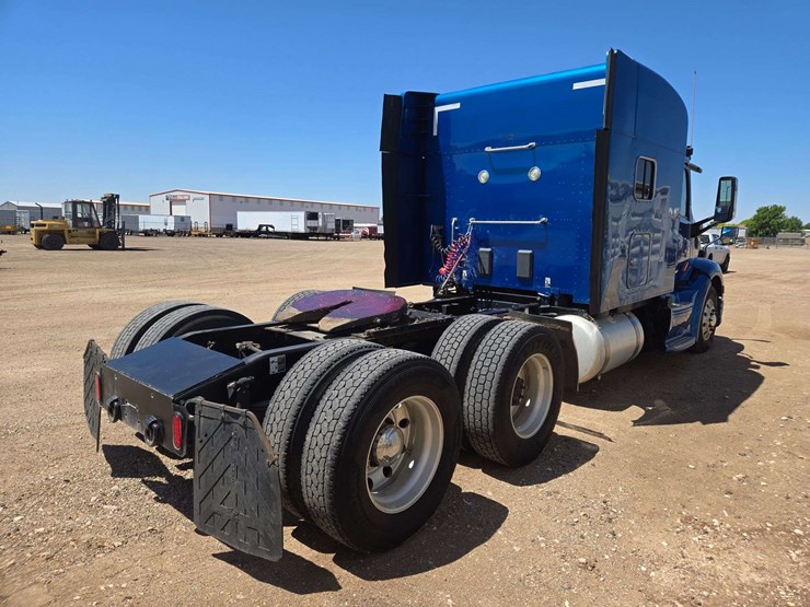 2016-peterbilt-579-image-3