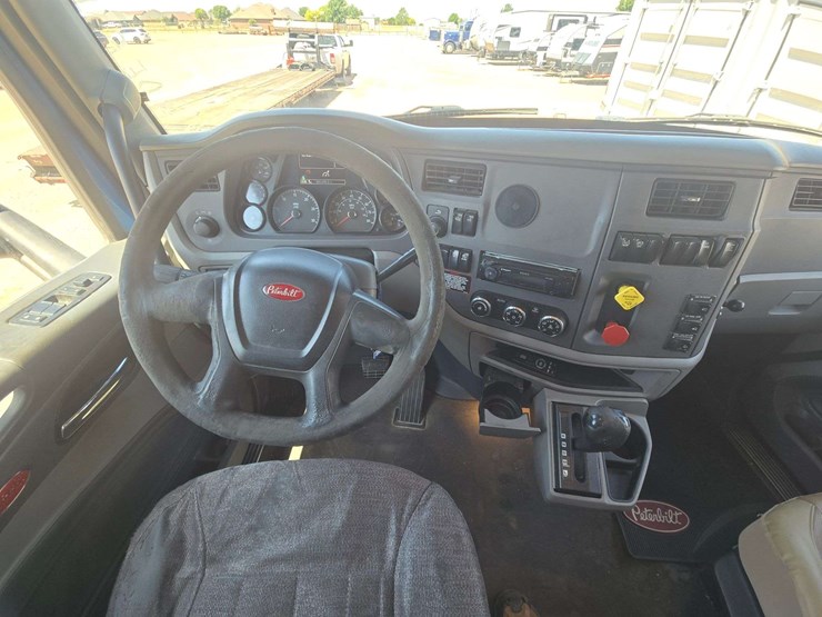2016-peterbilt-579-image-18