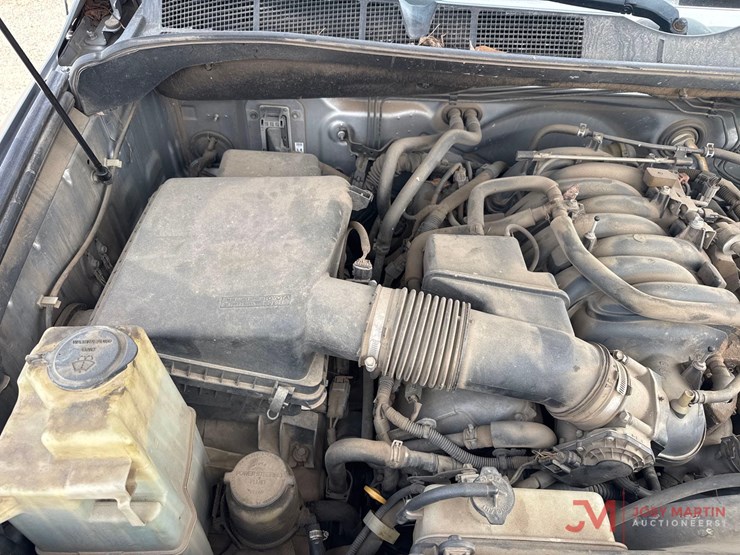 2011-toyota-tundra-sr5-image-21