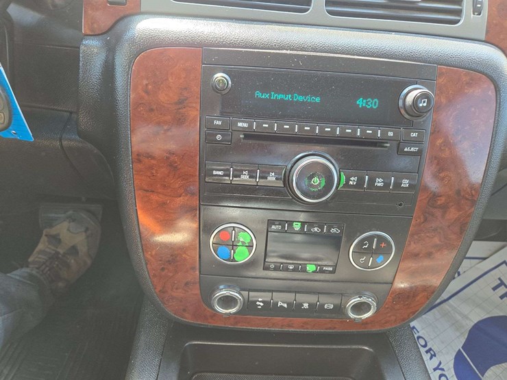2011-chevrolet-silverado-2500-image-14