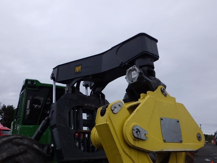 2022-deere-648l-image-11