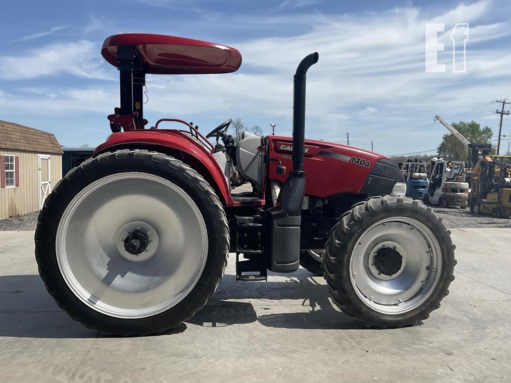 2017-case-ih-farmall-140a-image-5
