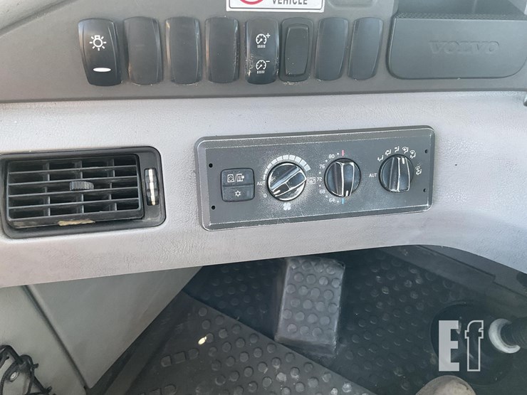 2015-volvo-a25g-image-13