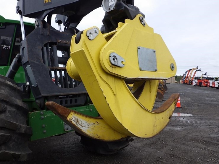2022-deere-648l-image-10