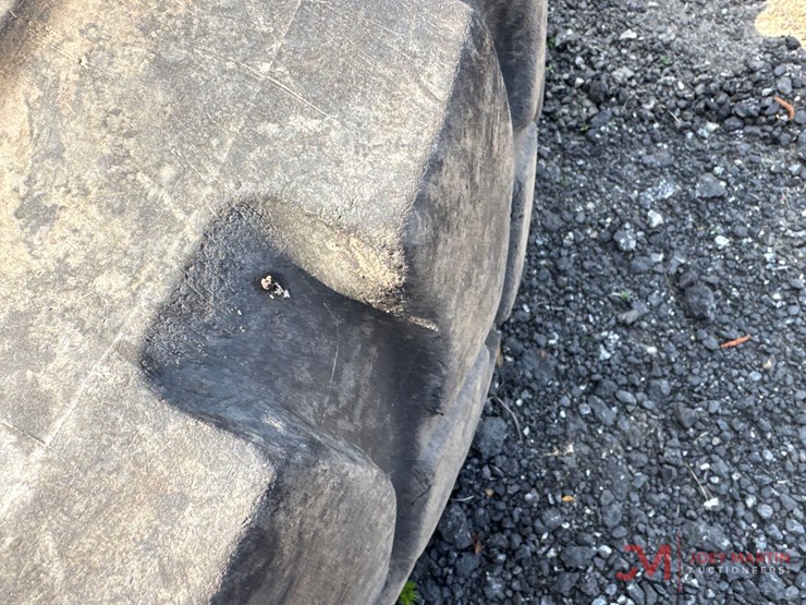 (1)-23.5r25-loader-tire-image-3