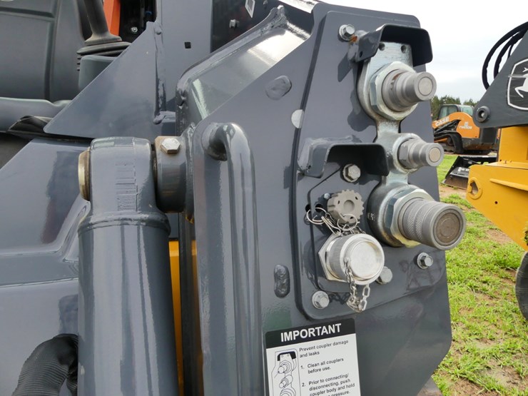 2024-deere-317g-image-13