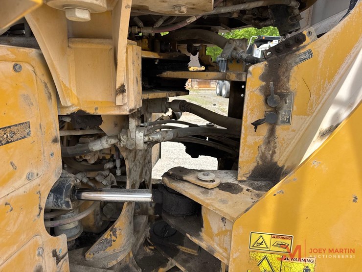 2013-caterpillar-950k-image-21