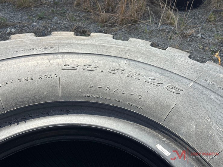 (1)-23.5r25-loader-tire-image-4