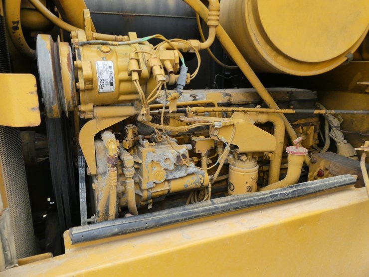 caterpillar-938f-image-11