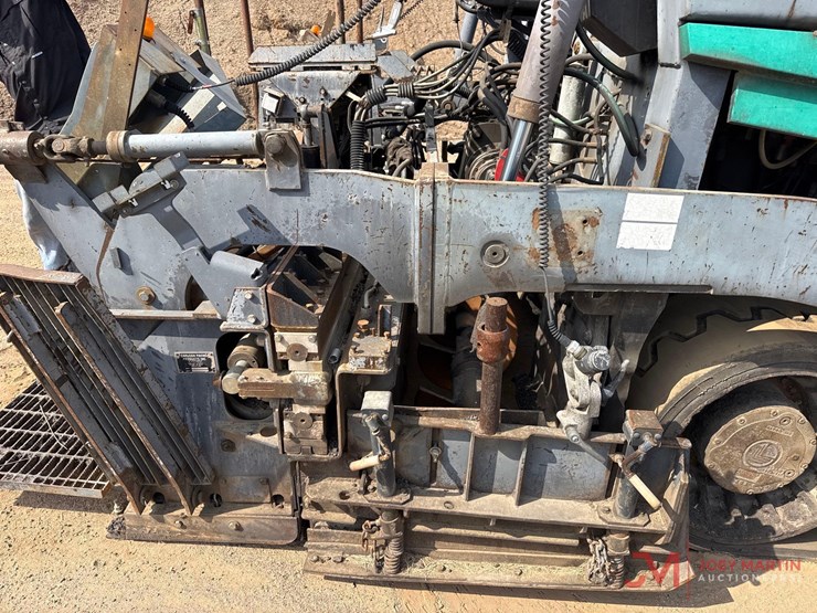 vogele-vision-5200-2-tracked-asphalt-paver-image-24