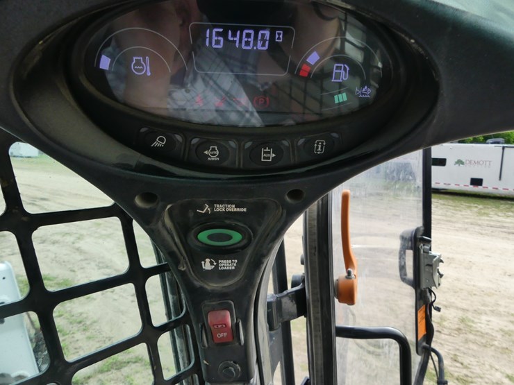 2023-bobcat-t770-image-16