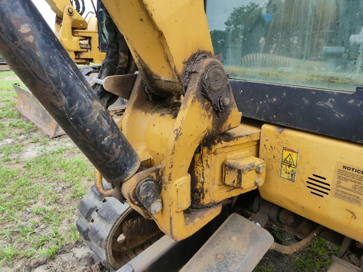 2005-caterpillar-303-image-10