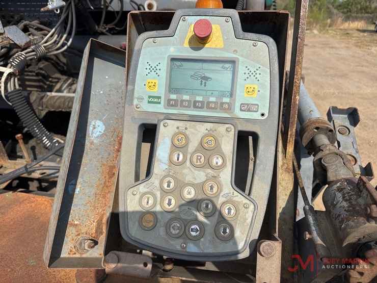 vogele-vision-5200-2-tracked-asphalt-paver-image-22