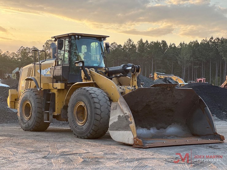2015-caterpillar-972k-image-1