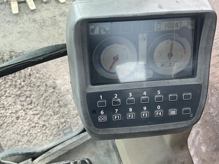 2011-deere-120d-image-14