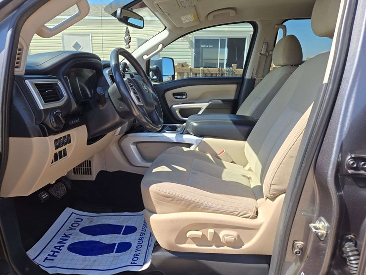 2017-nissan-titan-image-12