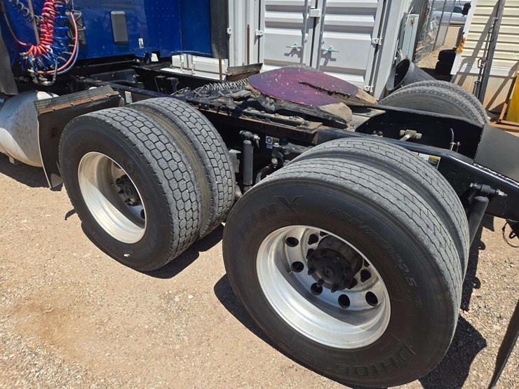 2016-peterbilt-579-image-5