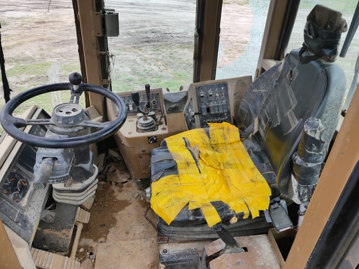 caterpillar-938f-image-14