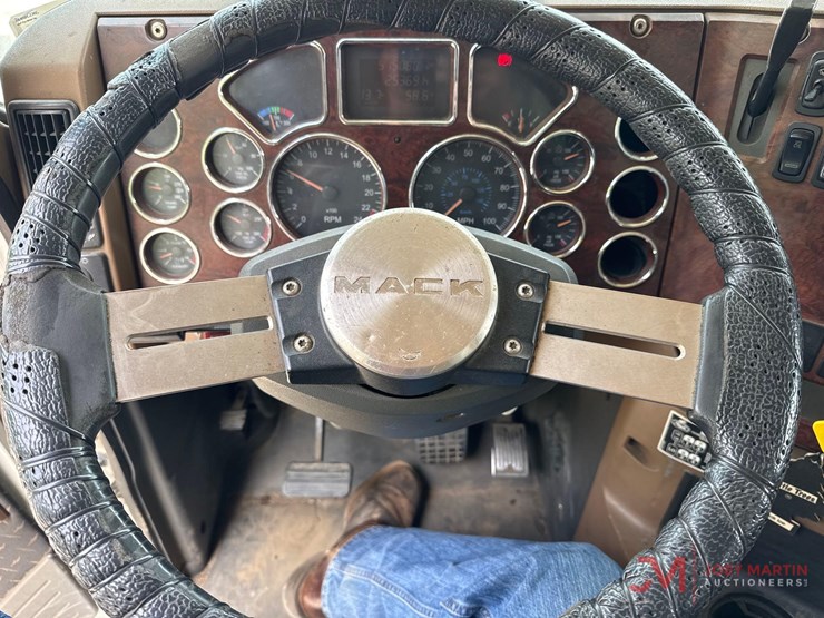 2008-mack-granite-gu713-image-35