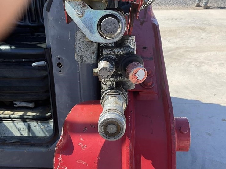 2018-takeuchi-tl8-image-14