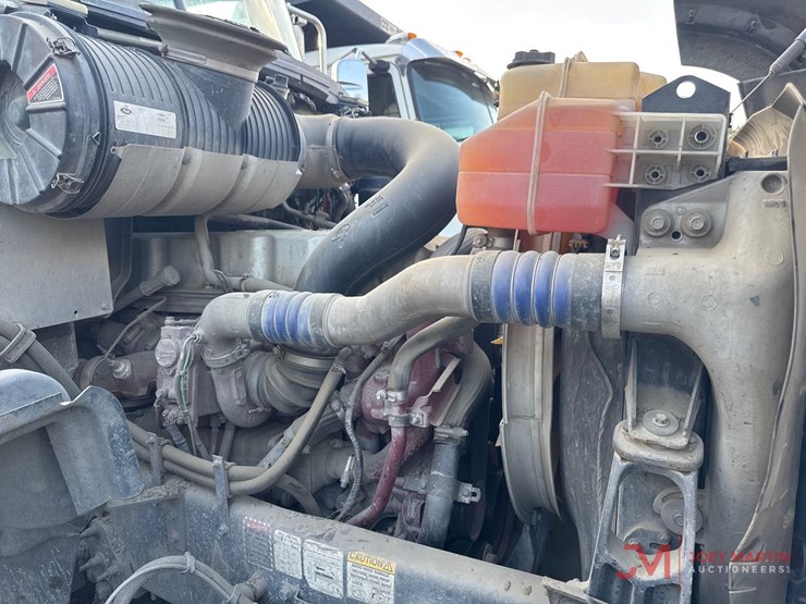 2017-mack-gu713-grantie-tri-axle-dump-truck-image-19