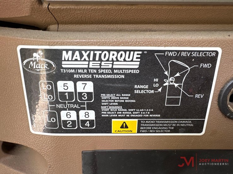 2014-mack-granite-gu713-image-38