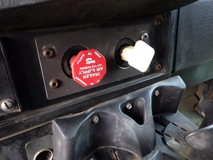 1996-kenworth-t800b-image-53