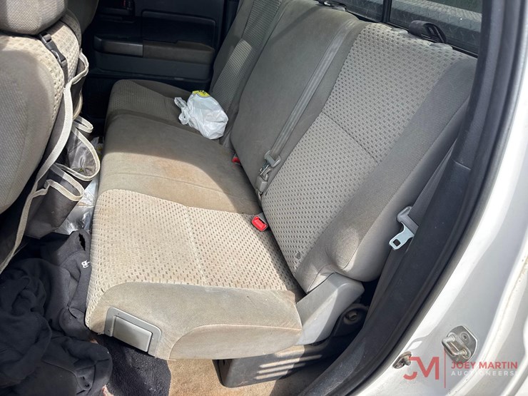 2010-toyota-tundra-sr5-image-24