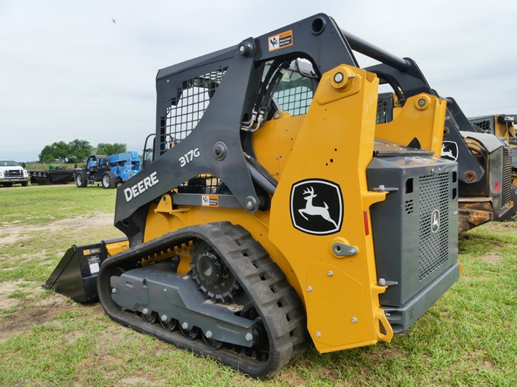 2024-deere-317g-image-4