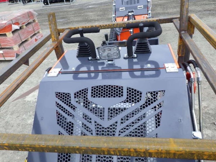 2026-tpm-t460-skid-steer-tracked-loader-image-11