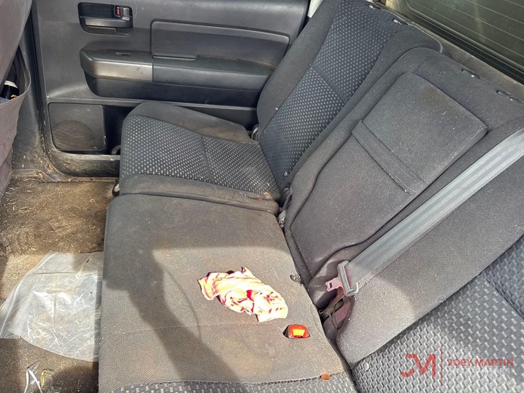 2011-toyota-tundra-sr5-image-30