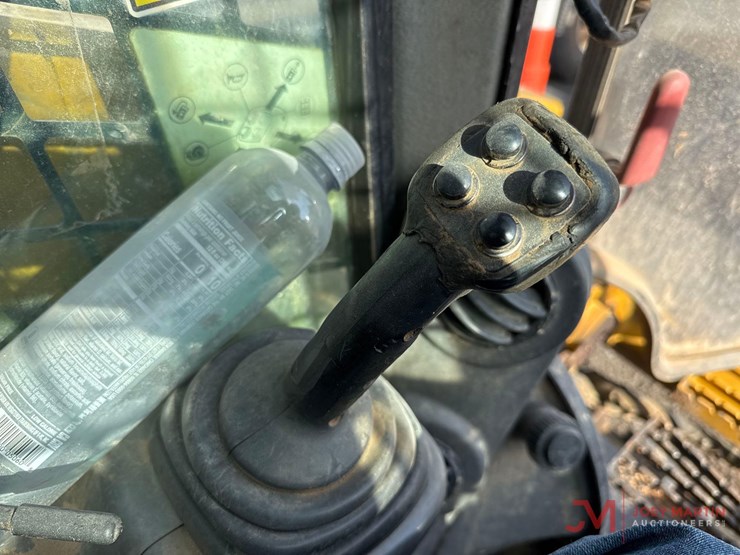 2015-caterpillar-279d-image-23