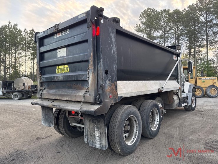 2016-mack-gu713-grantie-tri-axle-dump-truck,-image-2