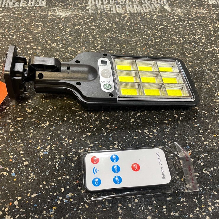 #2520 • LED Parking Lot/ Yard Light (PR13)