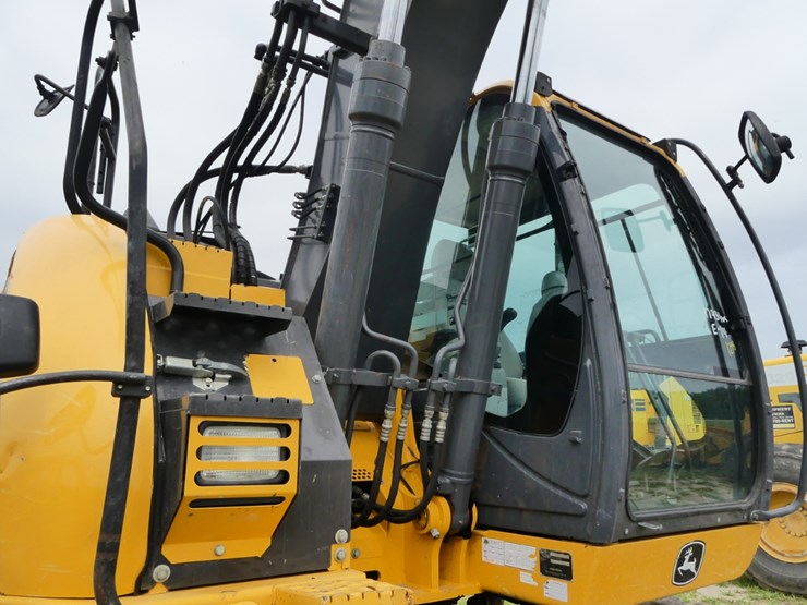 deere-135g-image-10