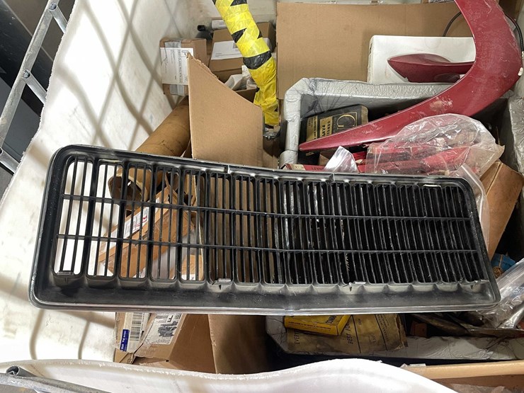 #2543-•-tote-of-car-parts-(g)-image-9