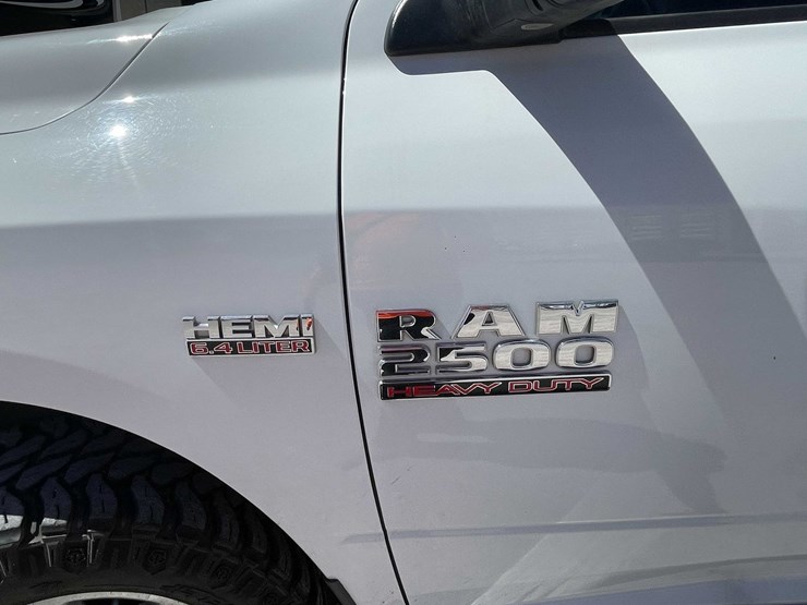 2016-dodge-2500-image-17