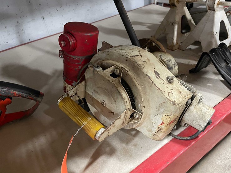 #2585-•-(2)-vintage-chainsaws-and-ice-auger-motor-(cw)-image-15
