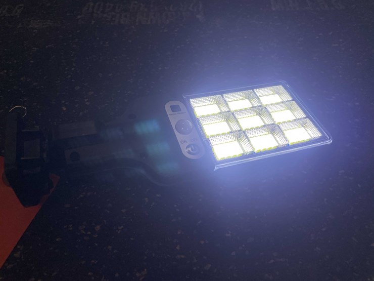 #2520-•-led-parking-lot/-yard-light-(pr13)-image-5