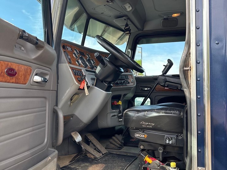 2007-peterbilt-379-image-19