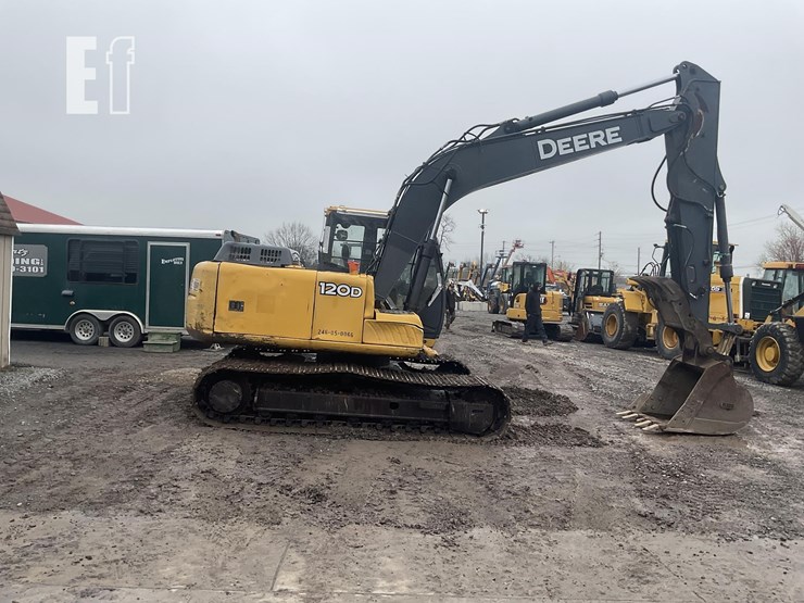 2011-deere-120d-image-5