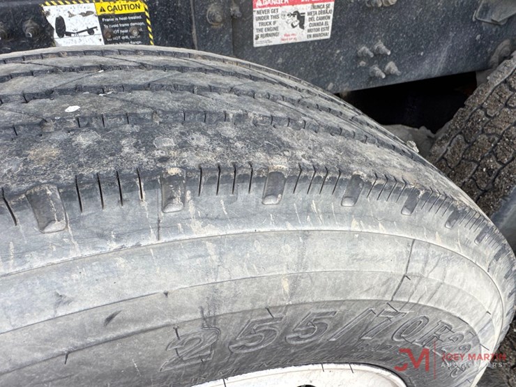 2014-mack-granite-gu713-image-12