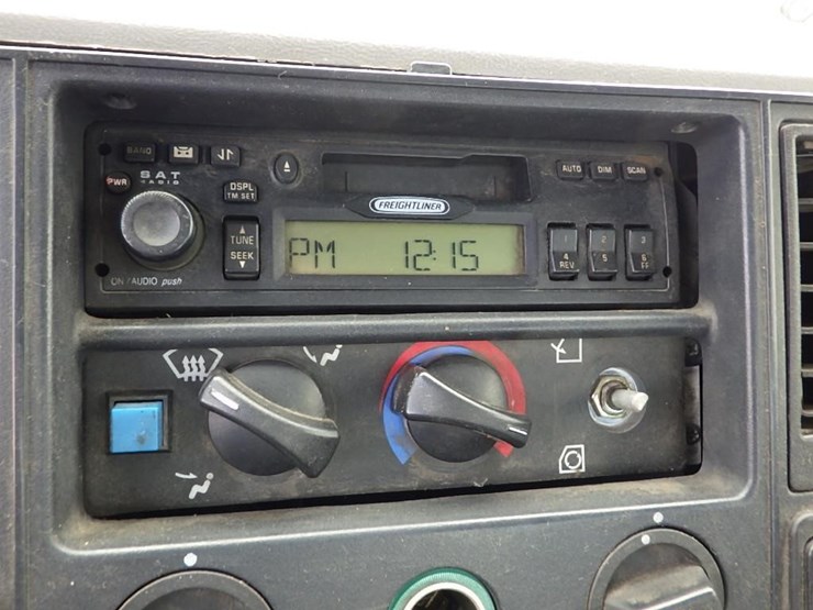 2003-freightliner-fc70-image-47